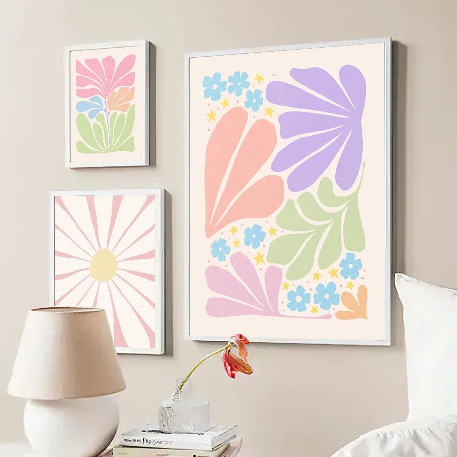Prostokątne plakaty z pastelowymi kwiatami w minimalistycznym stylu
