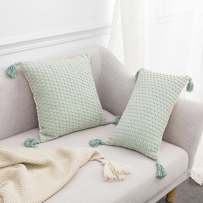 Poszewki na poduszki z haftem liści lnianych