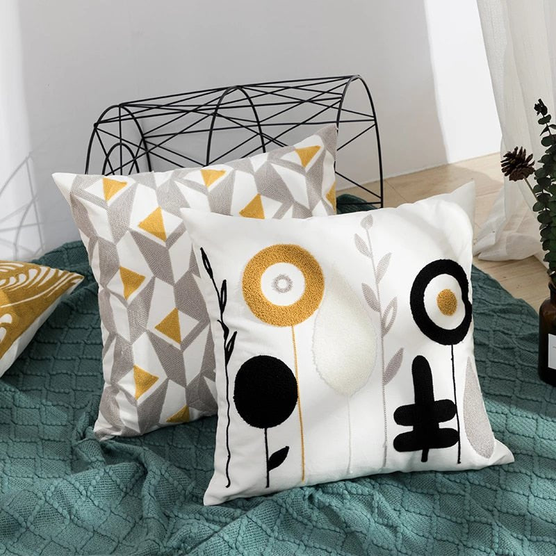 Poduszki dekoracyjne z haftem Spring Joy