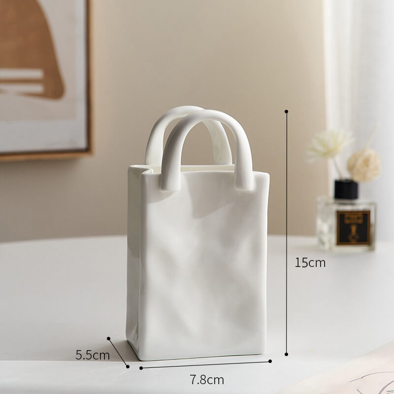 ceramiczna waza w kształcie papierowej torby