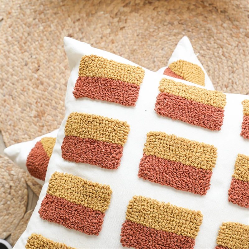 Poszewka na poduszkę w kolorze ochrowym z obramowaniem