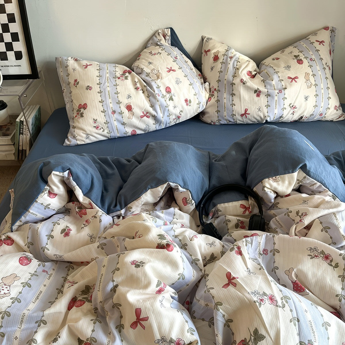 Wiktoriański zestaw pościeli z kwiatowym motywem truskawkowym