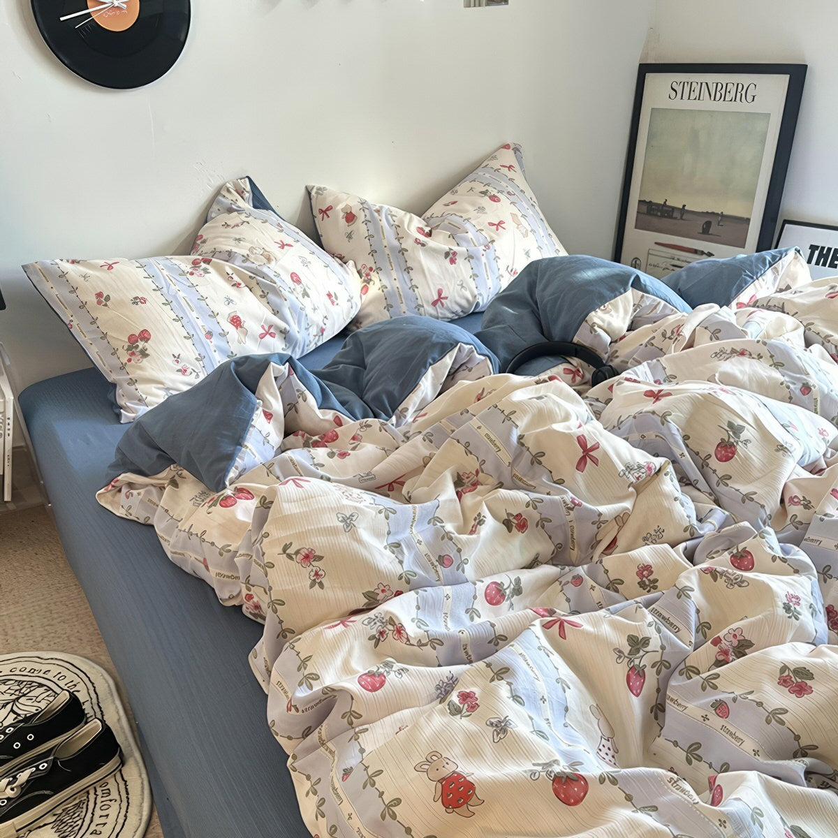 Wiktoriański zestaw pościeli z kwiatowym motywem truskawkowym