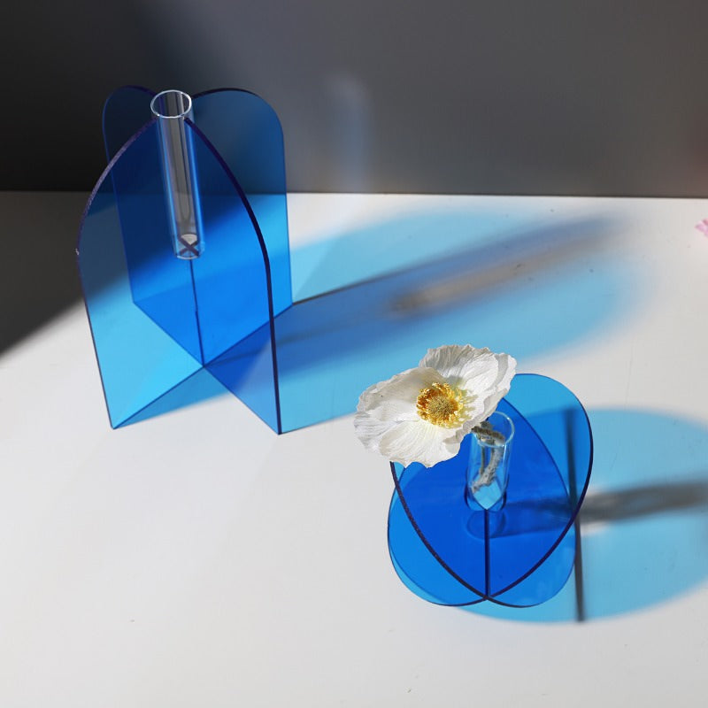 Wazon z akrylu w nowoczesnym stylu