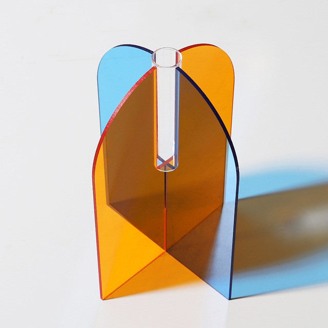 Wazon z akrylu w nowoczesnym stylu