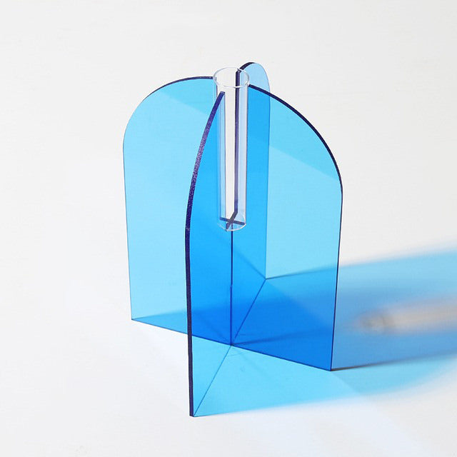 Wazon z akrylu w nowoczesnym stylu