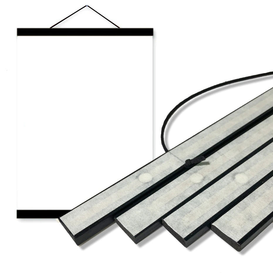 drewniany wieszak na plakaty