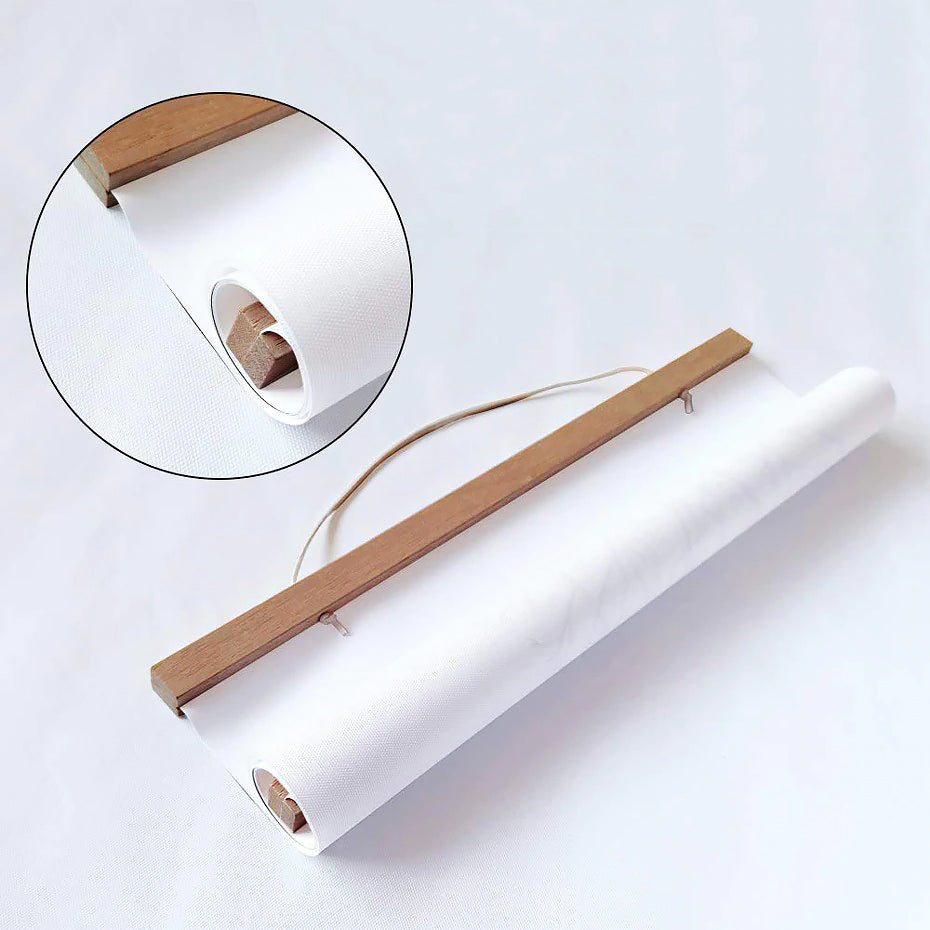 drewniany wieszak na plakaty