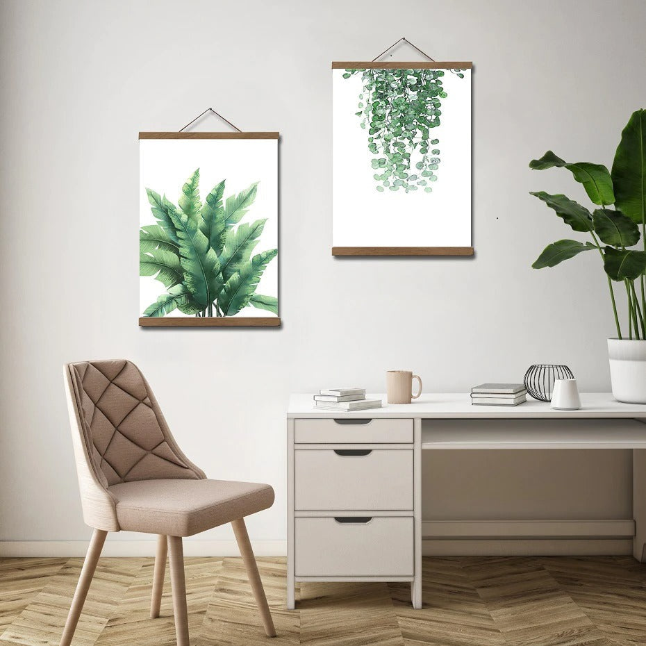 drewniany wieszak na plakaty