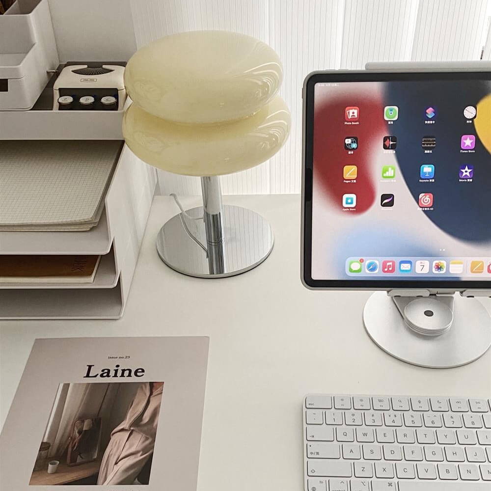 Retro lampa stołowa w kształcie jajka z lat 50.