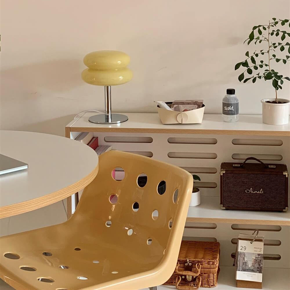 Retro lampa stołowa w kształcie jajka z lat 50.