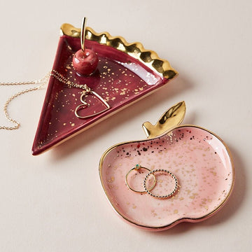 Taca na biżuterię z wiśniową szarlotką