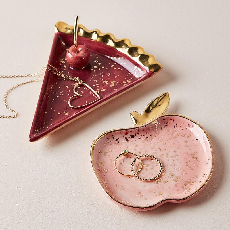 Taca na biżuterię z wiśniową szarlotką