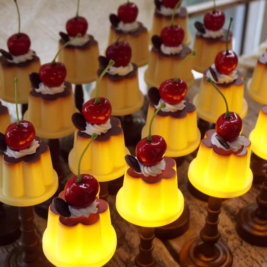 Mini lampka stołowa z wiśniowym puddingu
