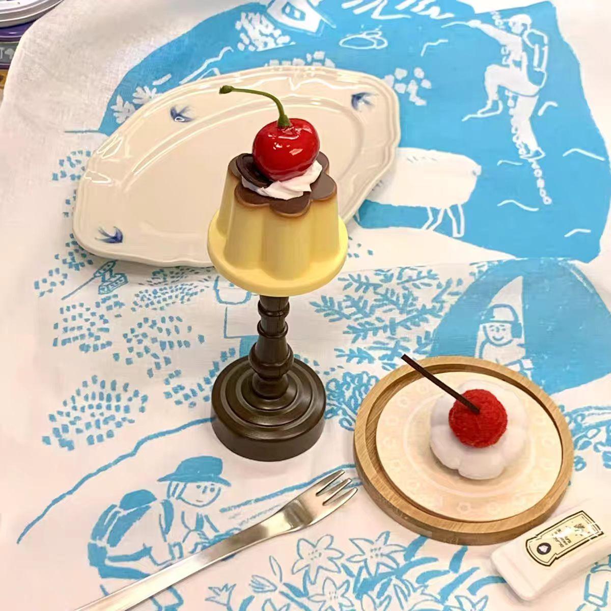 Mini lampka stołowa z wiśniowym puddingu