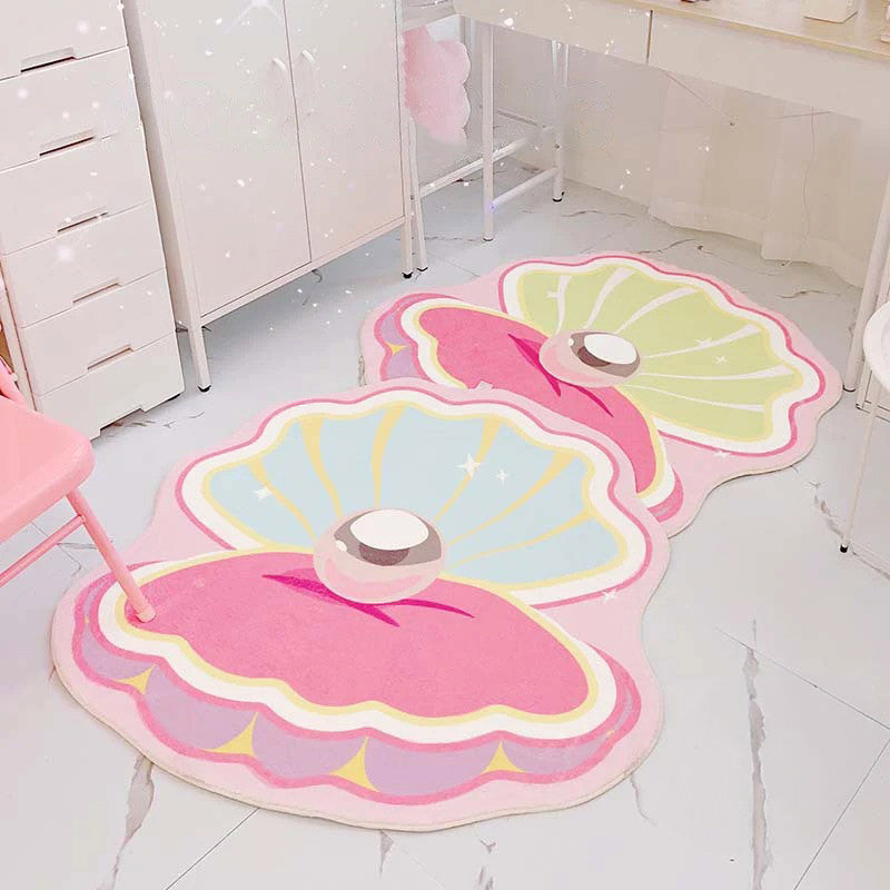 Różowy dywanik dekoracyjny w kształcie muszli