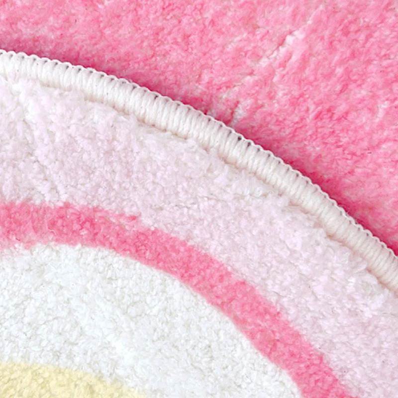 Różowy dywanik dekoracyjny w kształcie muszli