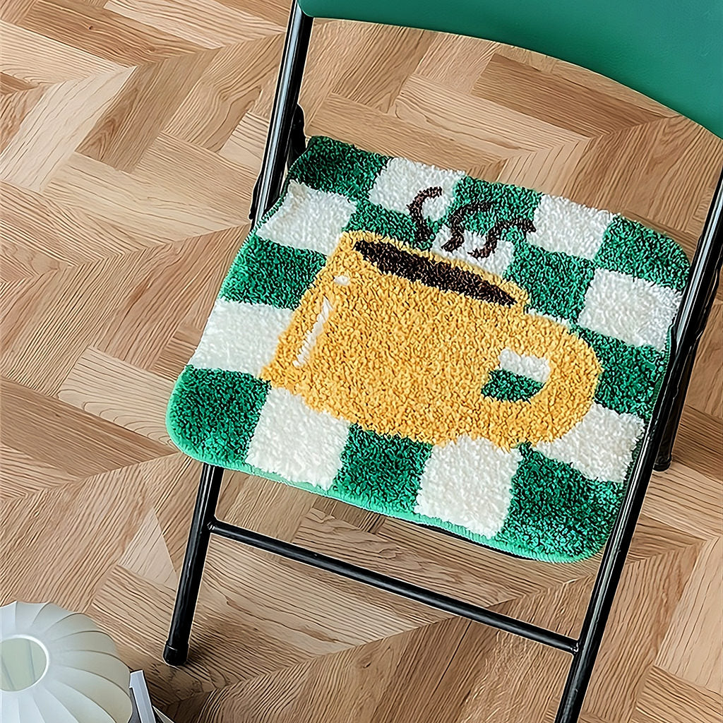 Podkładka na siedzenie z wytrzepanym kubkiem kawy