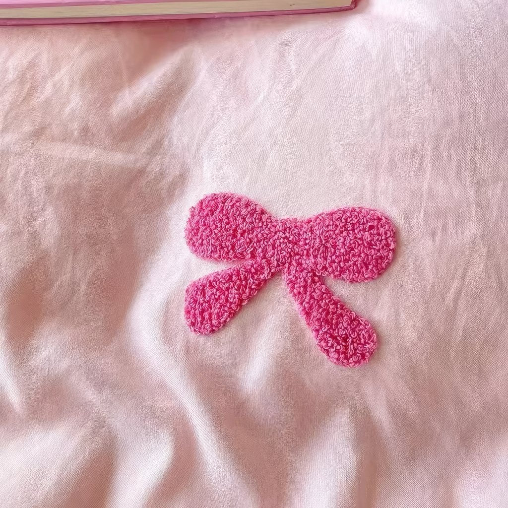 Uroczy haftowany zestaw pościeli z kokardkami Coquette