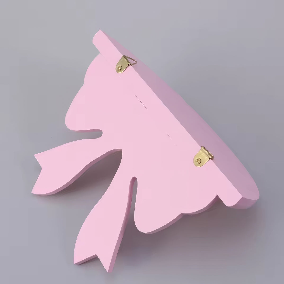 Półka z drewnianą ozdobą w kształcie kokardy Coquette