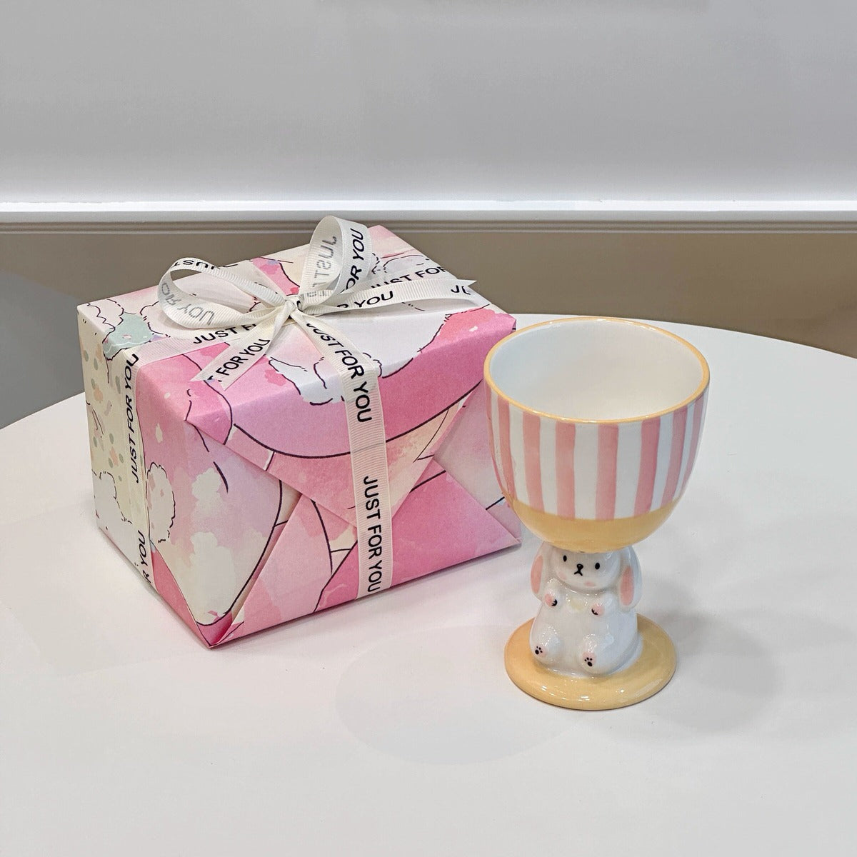 Podstawkowy kubek Coquette Bunny