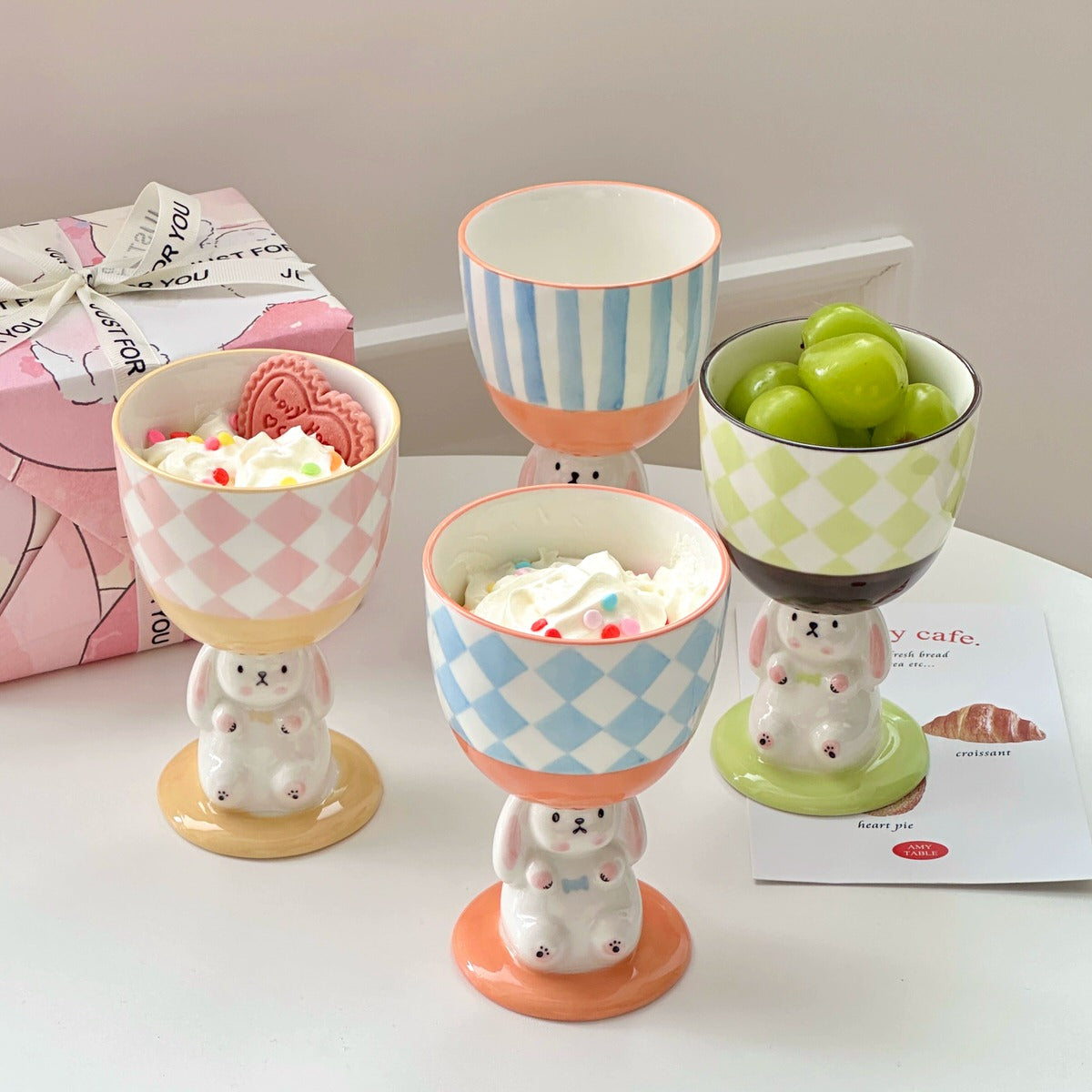 Podstawkowy kubek Coquette Bunny