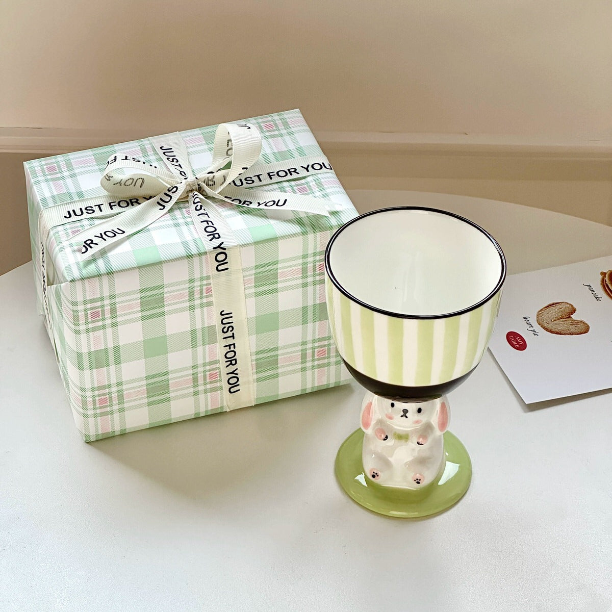 Podstawkowy kubek Coquette Bunny