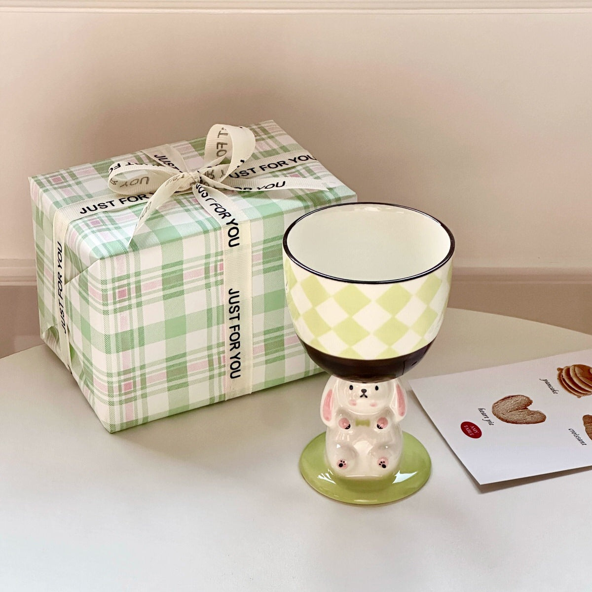 Podstawkowy kubek Coquette Bunny