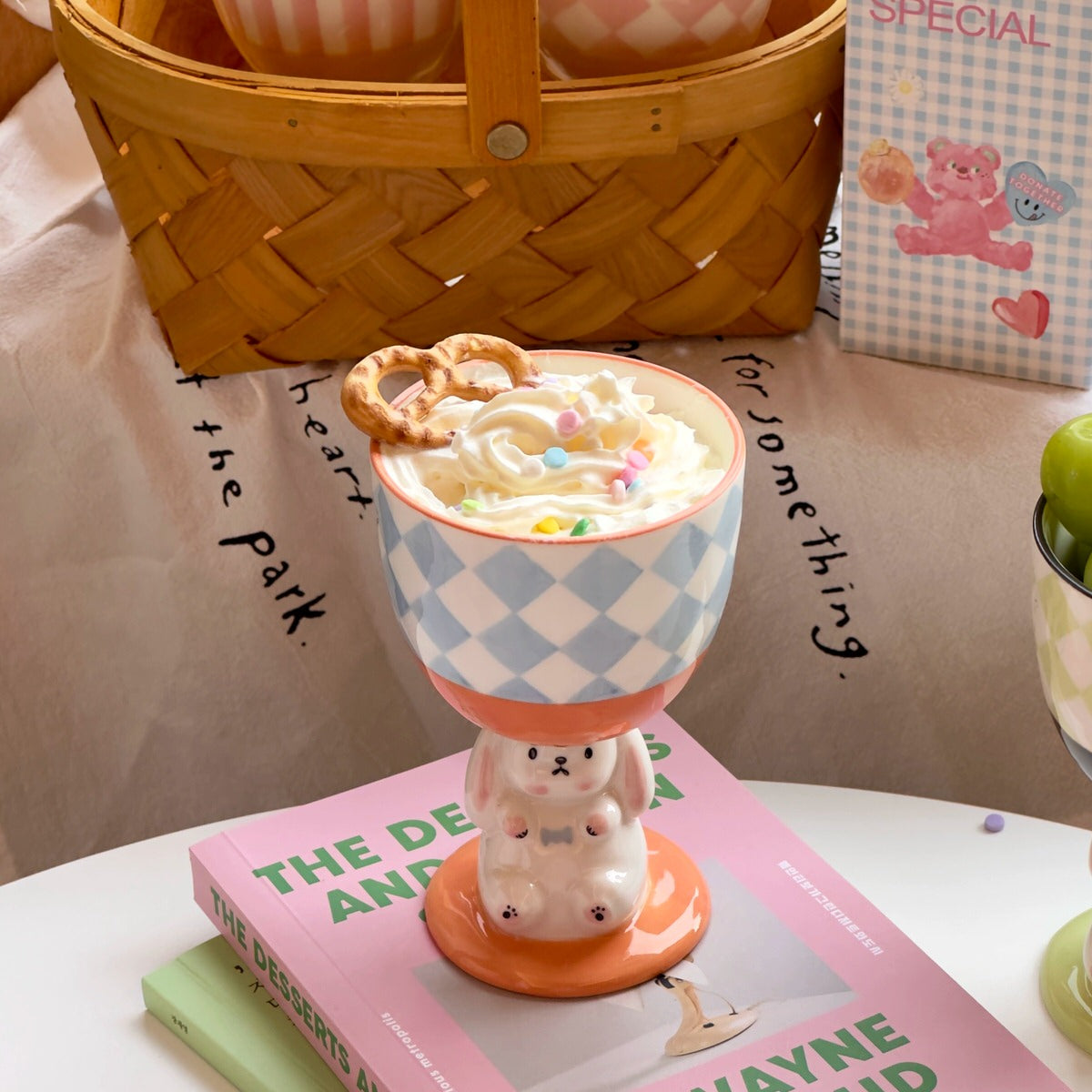 Podstawkowy kubek Coquette Bunny