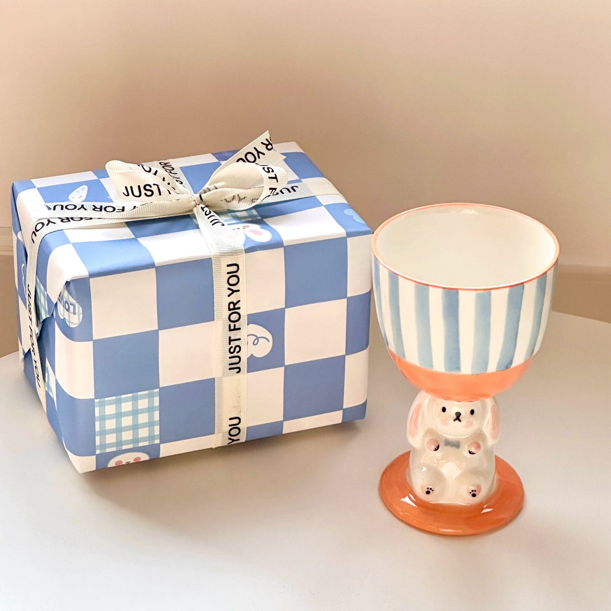 Podstawkowy kubek Coquette Bunny