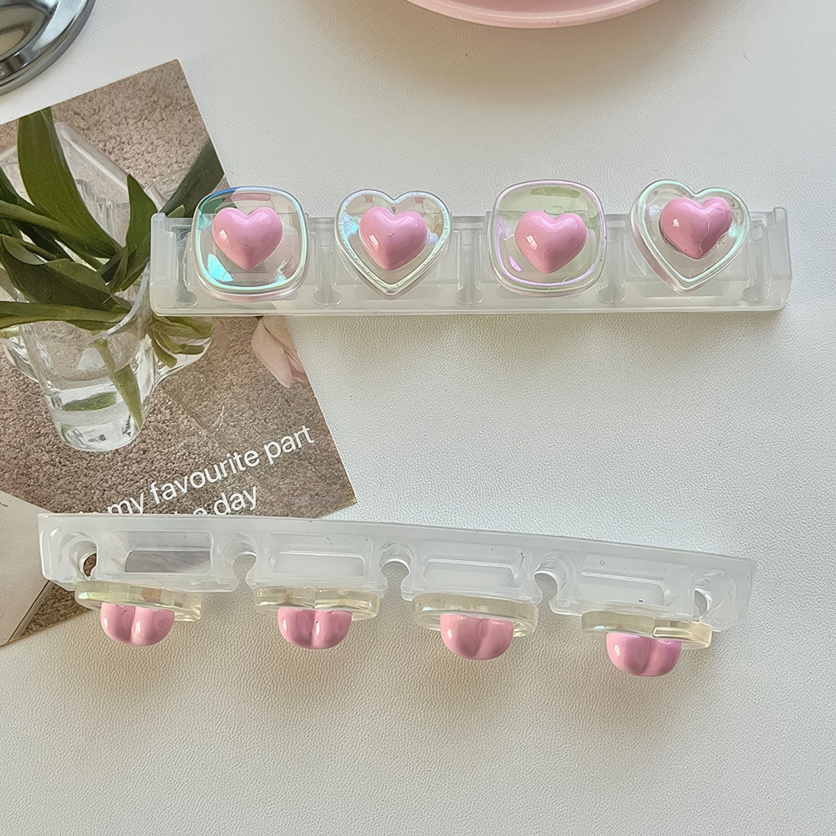 Uchwyt na kabel z różowymi serduszkami Coquette