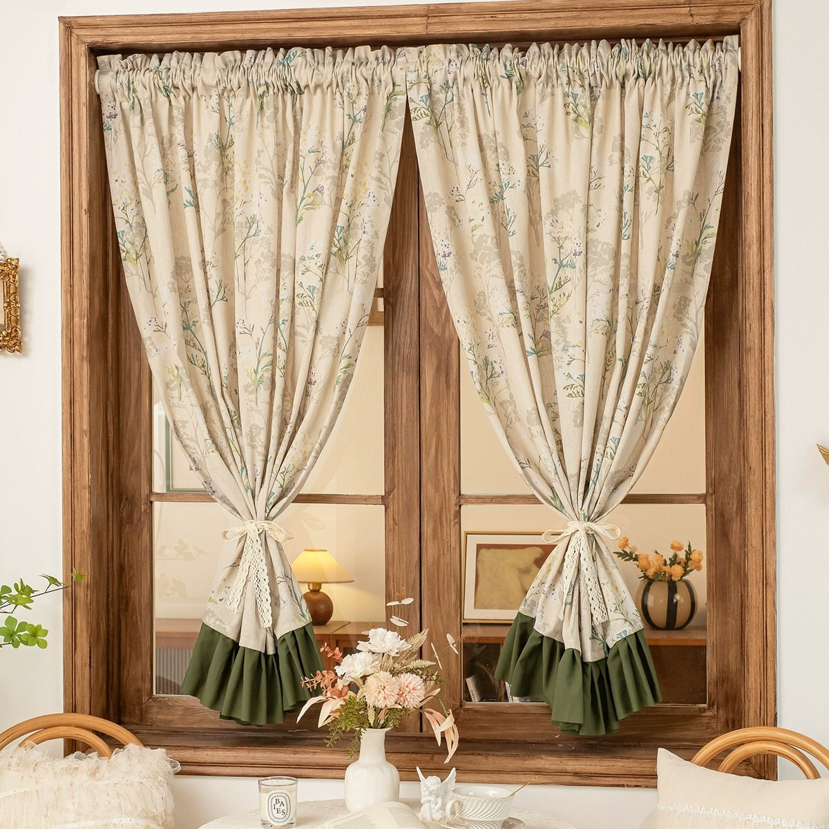 Zasłona z nadrukiem ogrodowym z zielonym fałsowanym paskiem