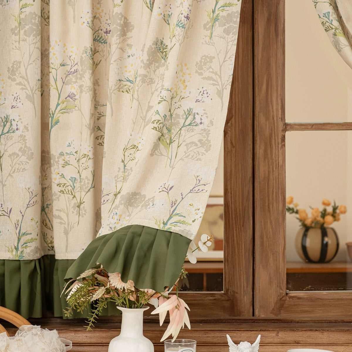 Zasłona z nadrukiem ogrodowym z zielonym fałsowanym paskiem