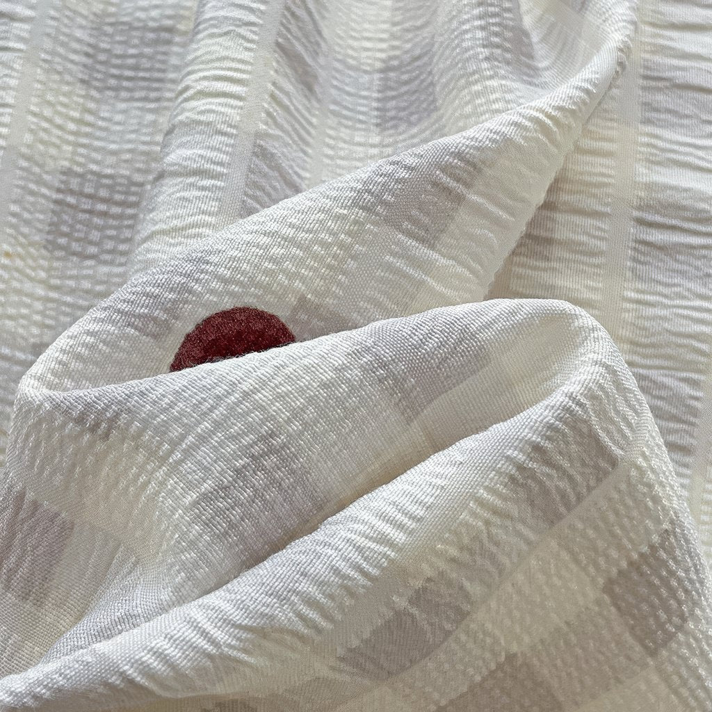 Pościel z wzorem w kratkę i czerwonymi sercami