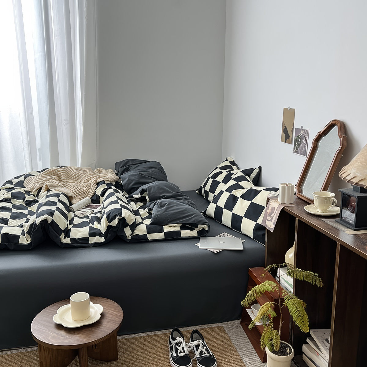 Pościel w czarno-creamowy wzór w kratę