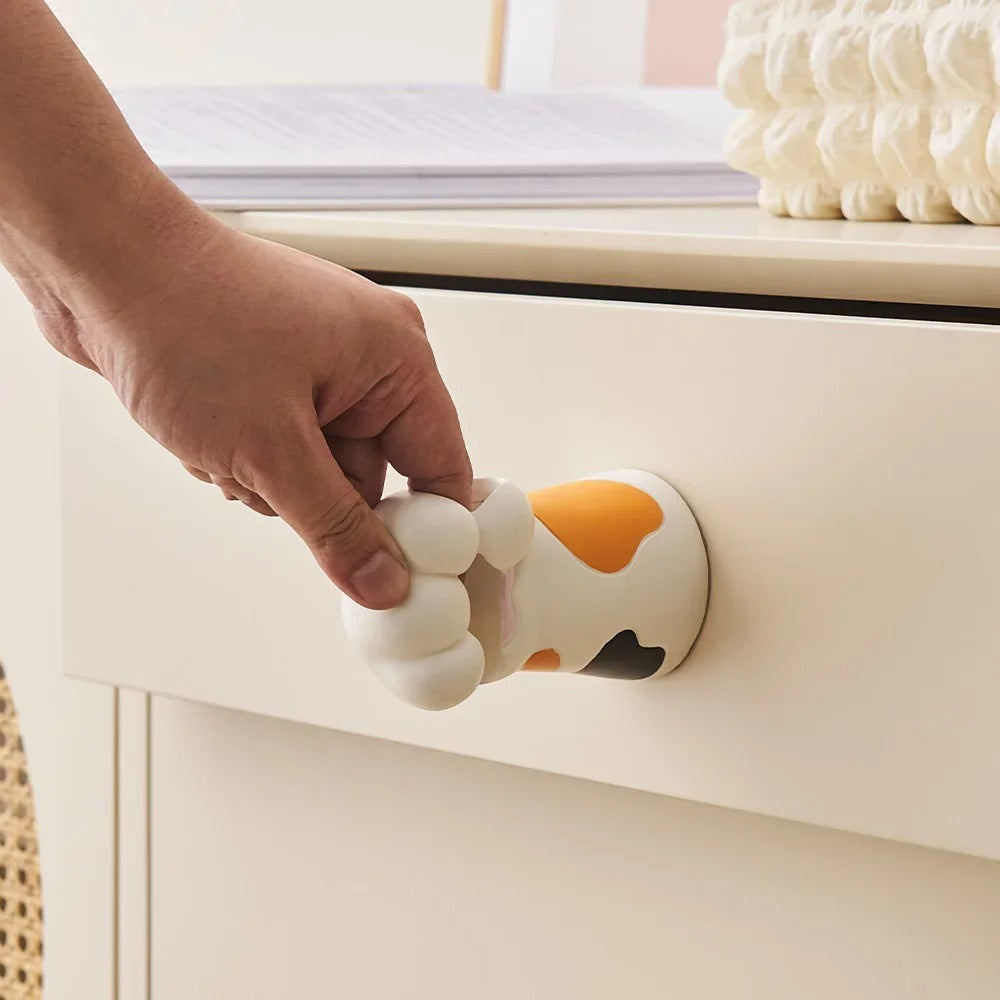 Uroczy wiszący wazon z pawiem kota