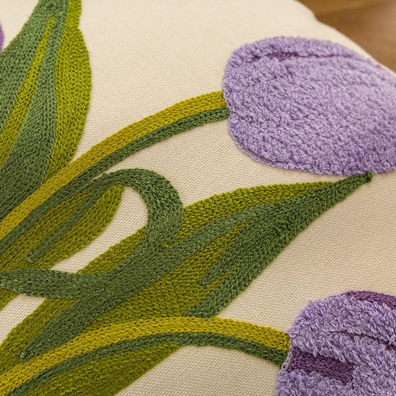 Pasterska kolorowa poszewka na poduszkę z haftowanymi tulipanami