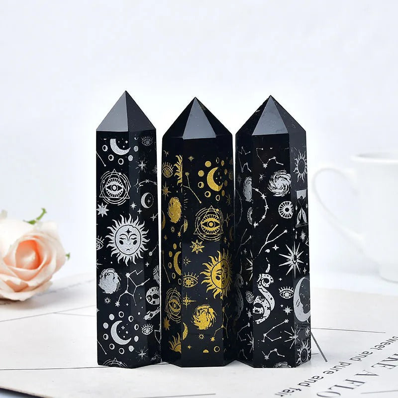 Wieża z obsydianowego kryształu z motywem Księżyca