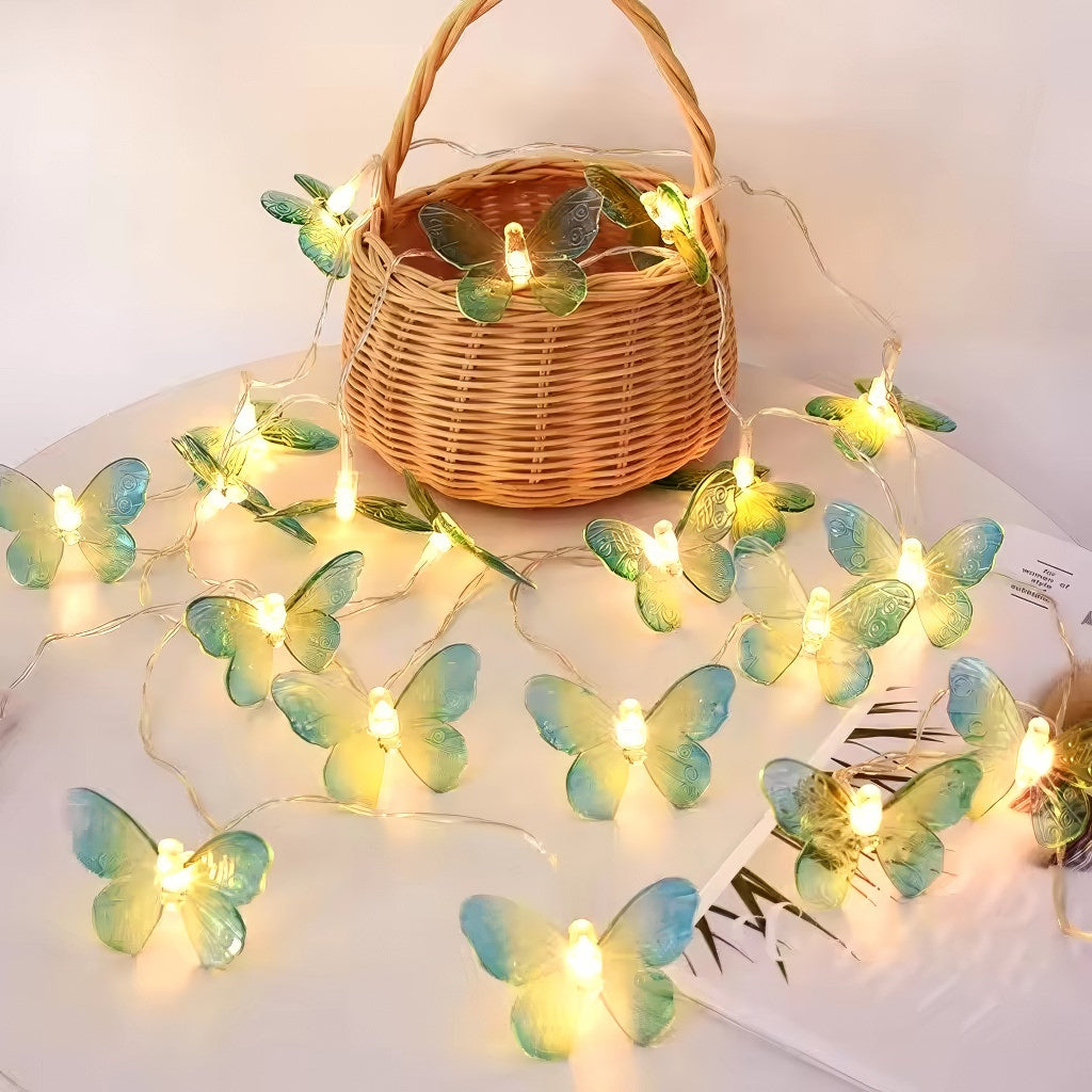 Lampki na łańcuchu z motywem motyli wróżek