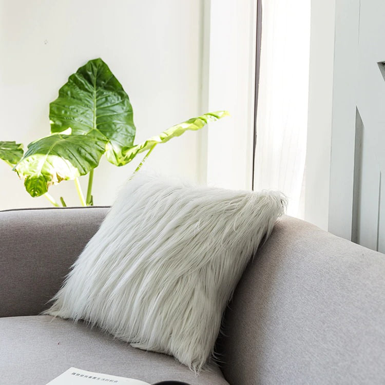 Prześcieradło na poduszkę z faux futra w kolorze brudnym