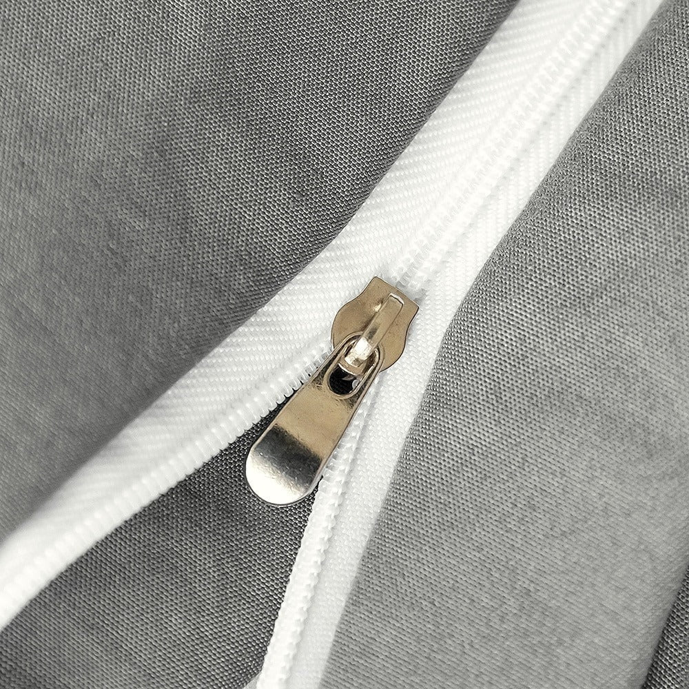 Szara zasłona z pomponami zestaw pościeli