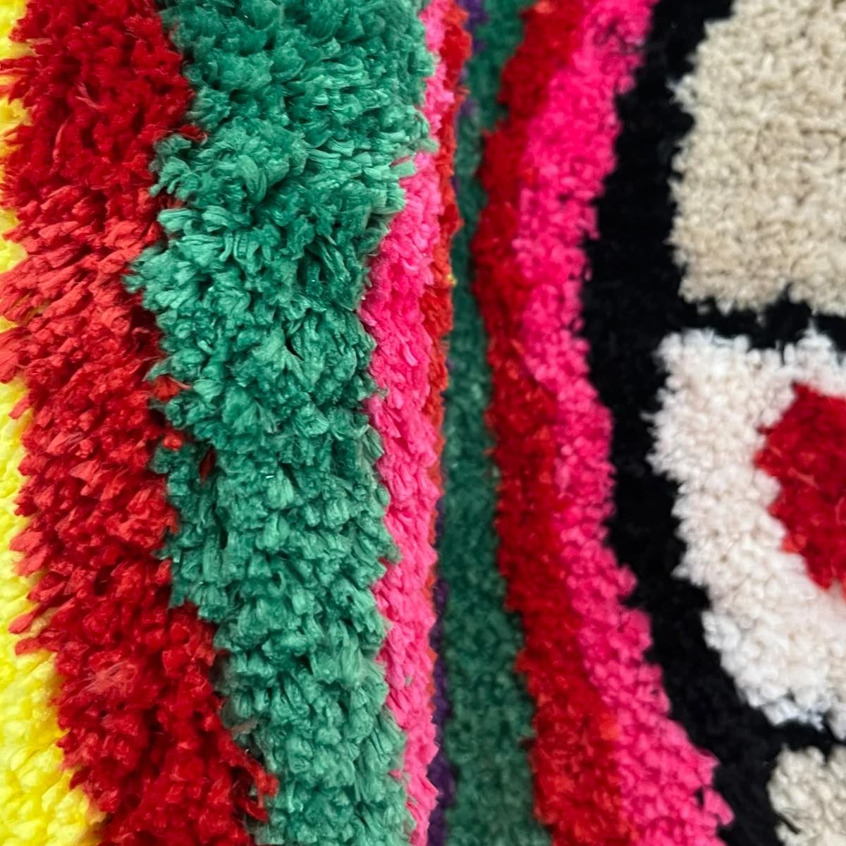 Miękka dywanik z grzybami w stylu groovy