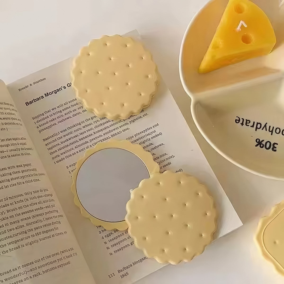 Lusterko kieszonkowe do makijażu Kawaii Biscuit