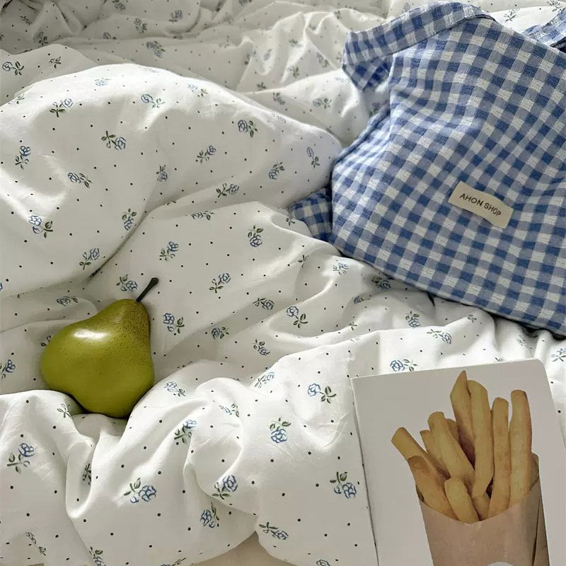 Lekki błękitny zestaw pościeli z małymi kwiatami z bawełny