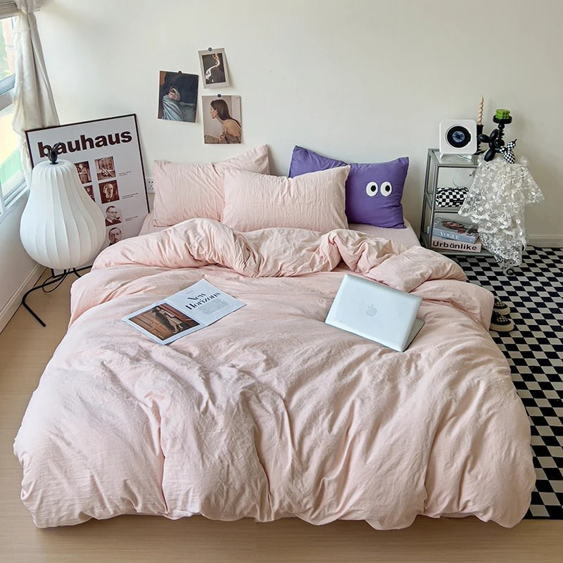 Pościel w jednolitym kolorze z powyłamywanymi arkuszami