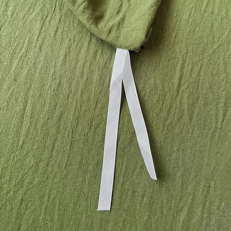 Pościel w jednolitym kolorze z powyłamywanymi arkuszami