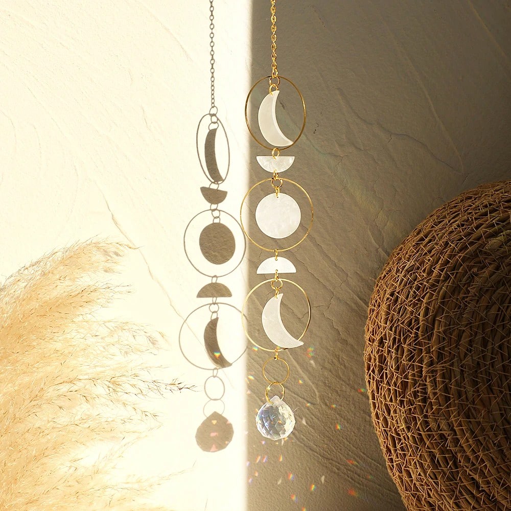 Witraż z fazami księżyca z nacre