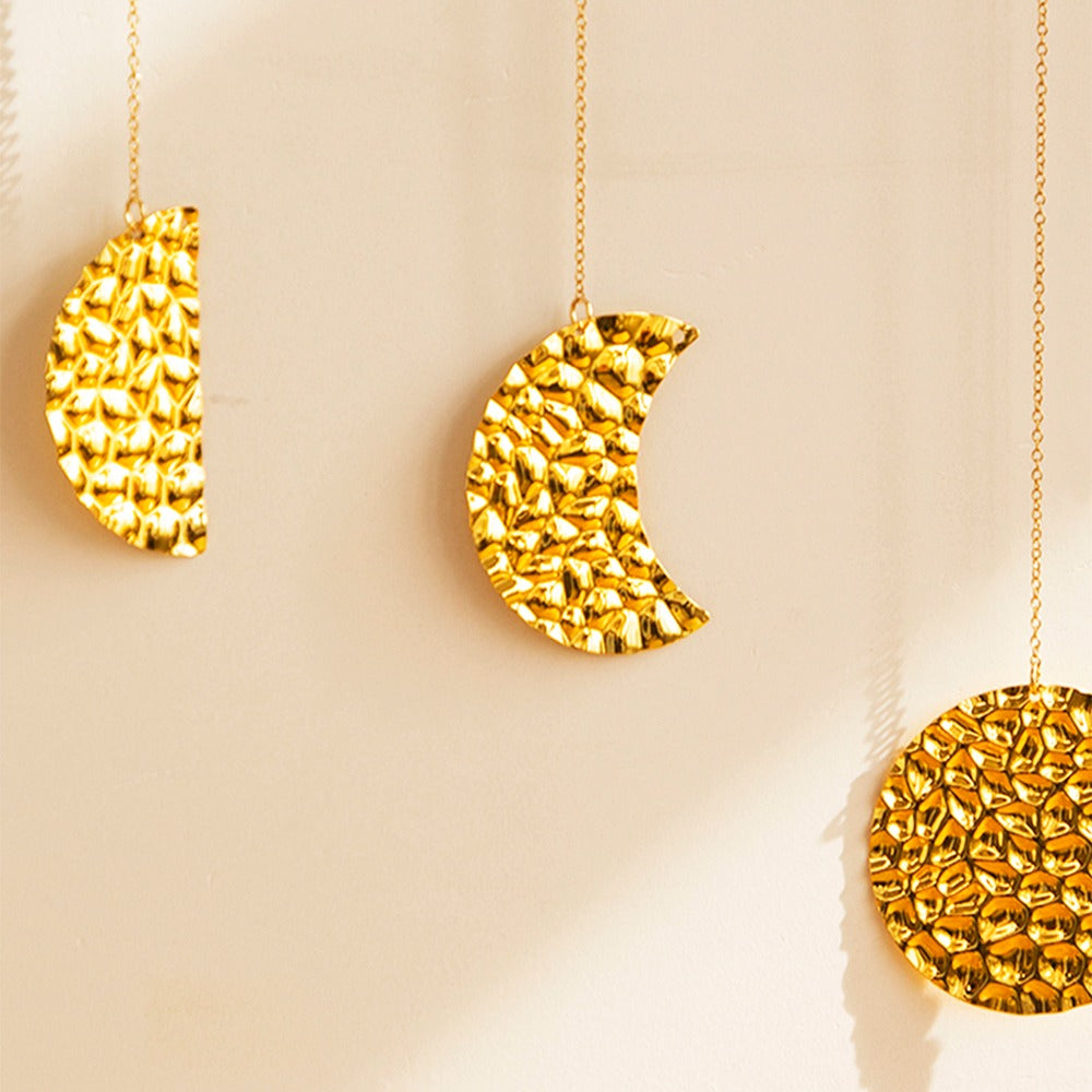 Zasłona ścienna z fazami księżyca z kutego złota