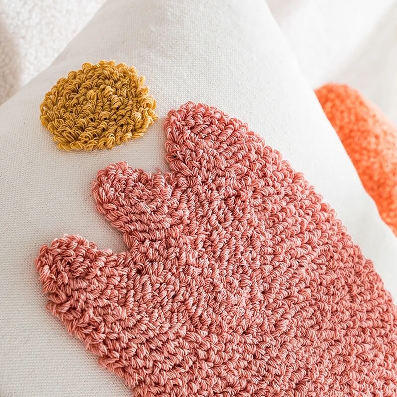 Poszewka na poduszkę z tuftowanym pastelowym tulipanem