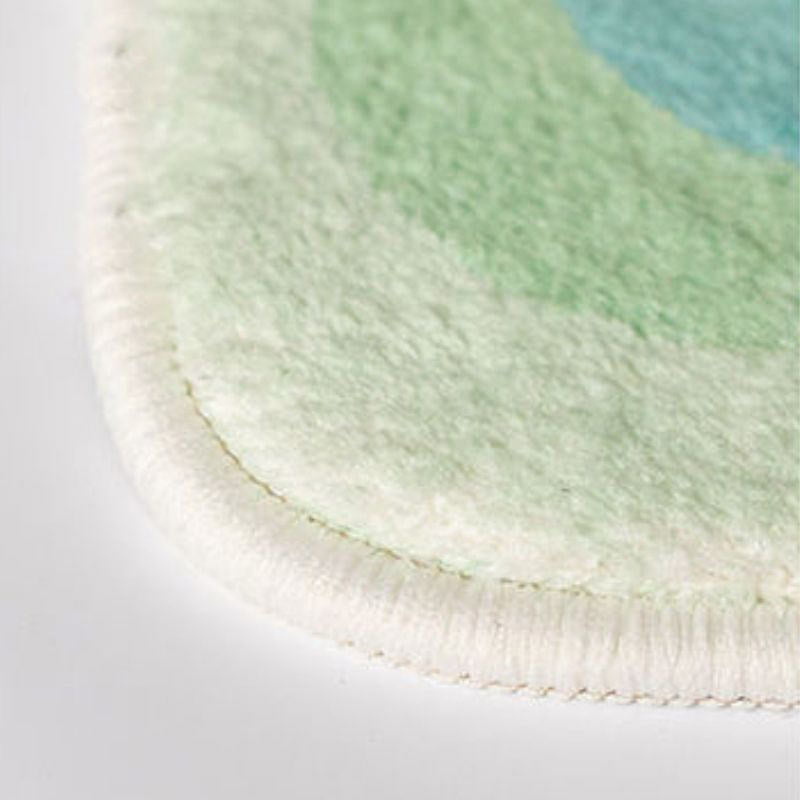 Dywanek akcentowy w pastelowe chmury o nieregularnym kształcie